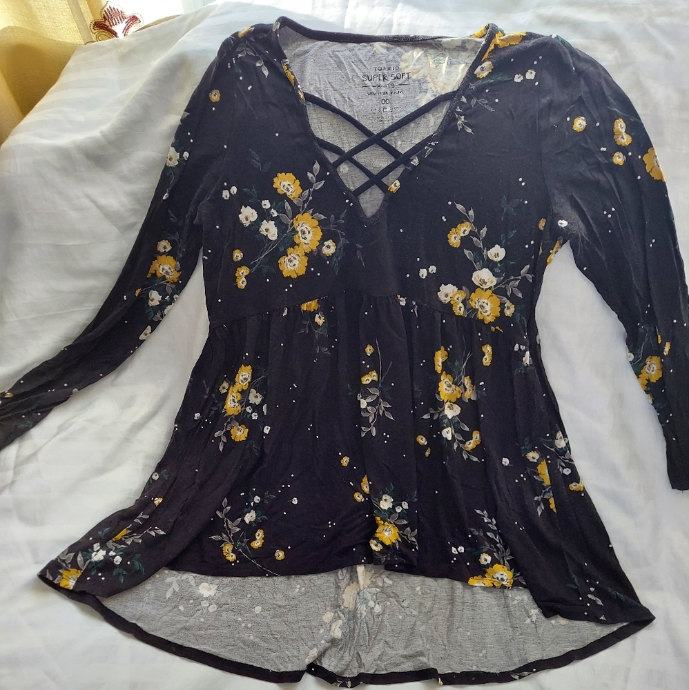 Torrid supersoft high low floral shirt size M/L